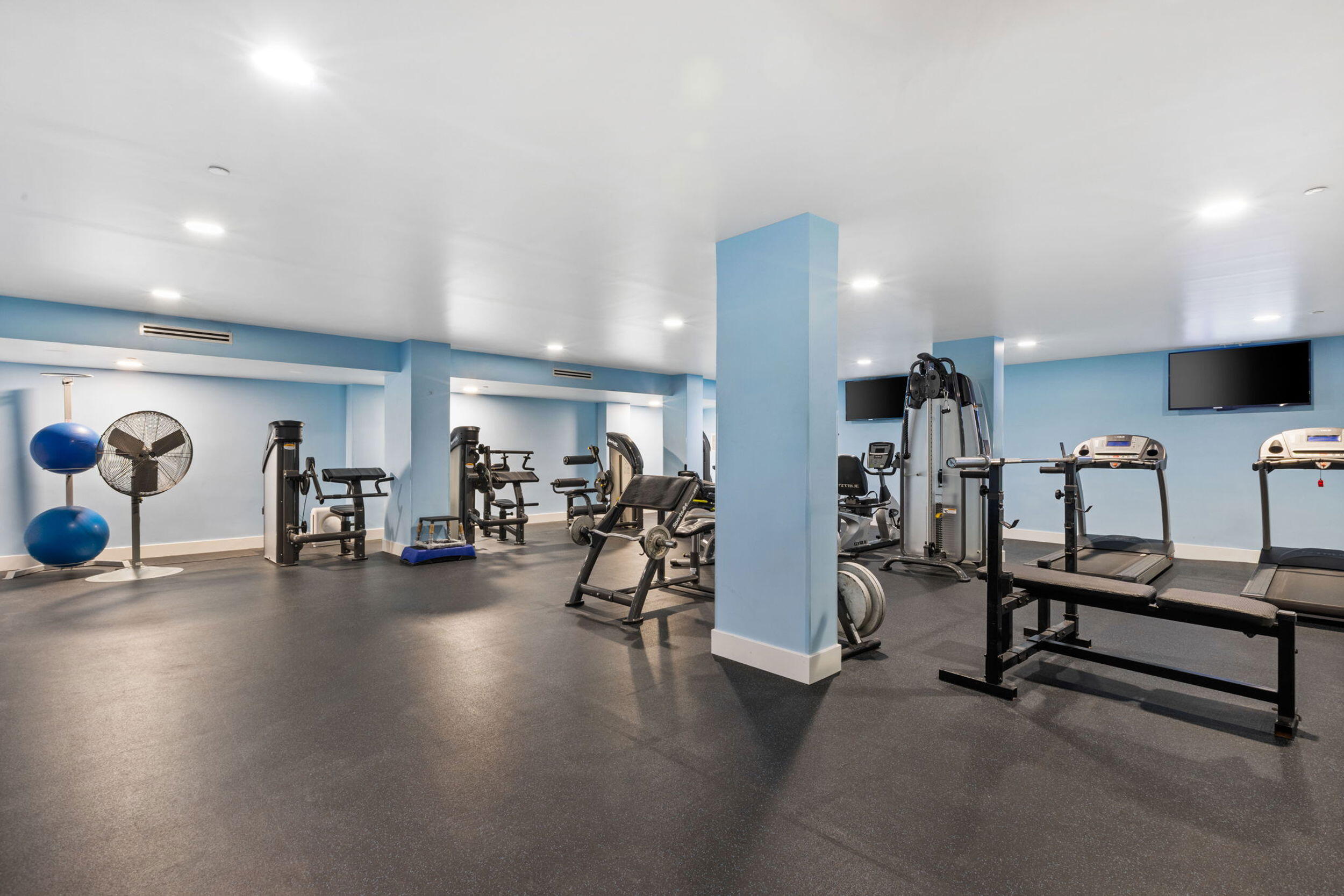 CARLYLE HOUSE CONDO - Residential