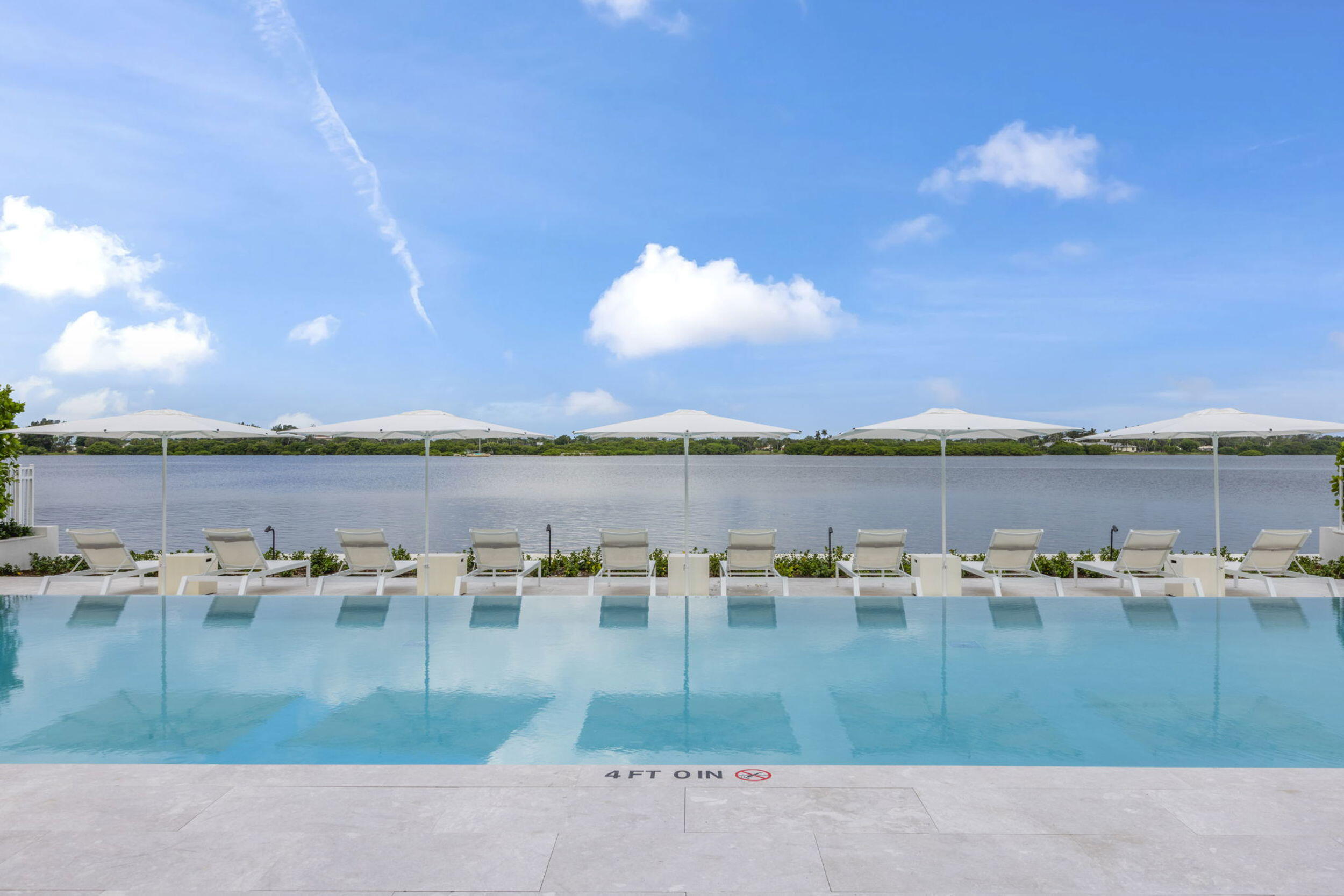 CARLYLE HOUSE CONDO - Residential
