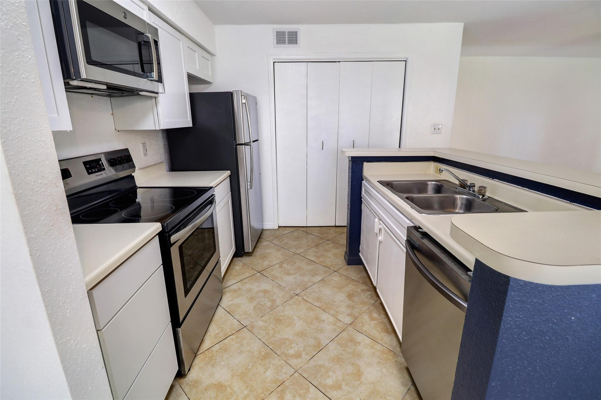 SAVANNAH AT RIVERSIDE - Residential