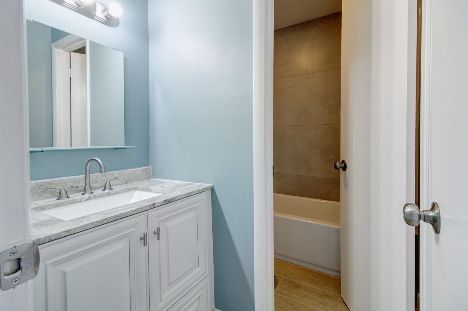 LAKESHORE CONDO I - Residential