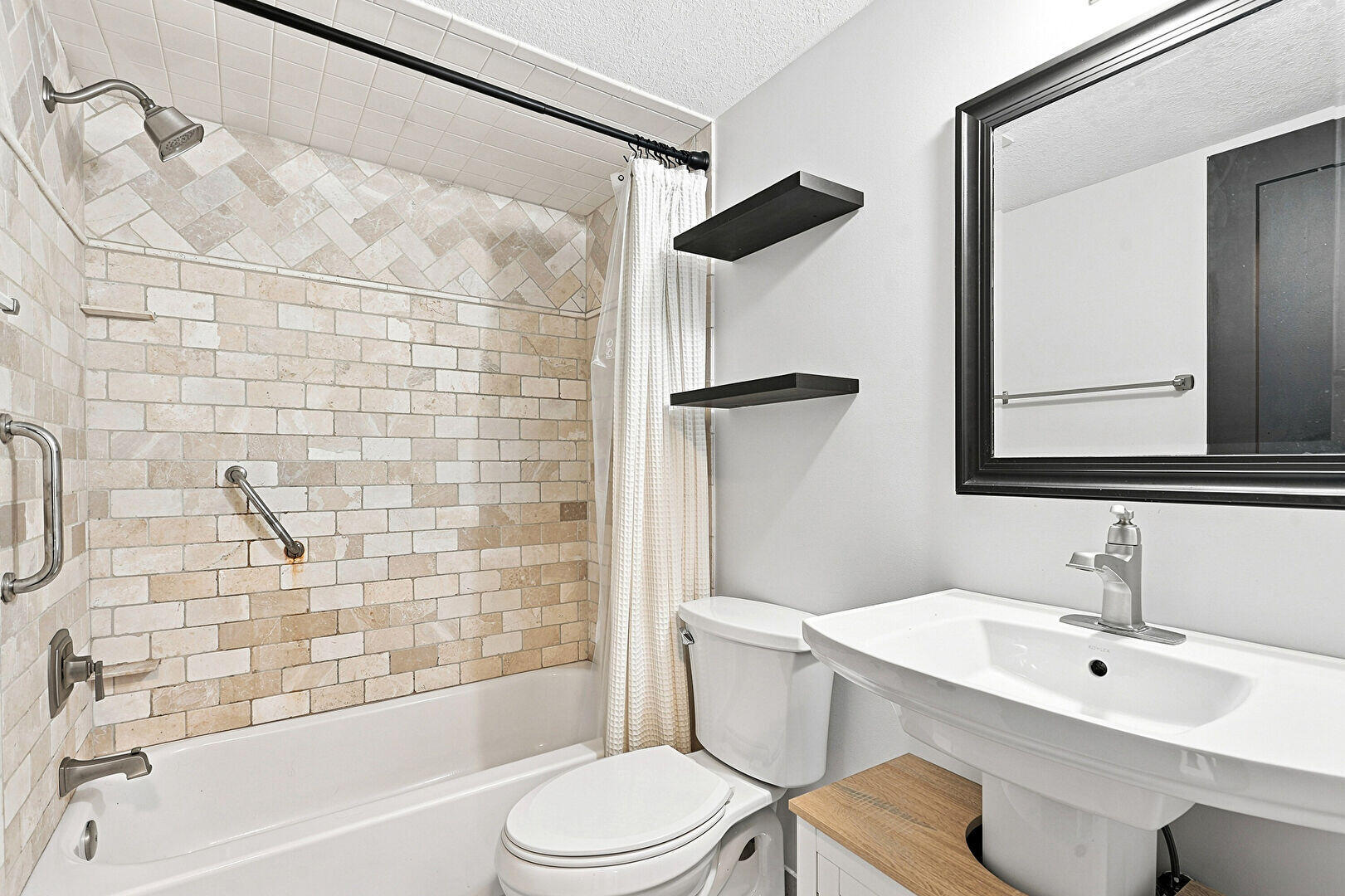 SEAGRASS CONDOMINIUM - Residential
