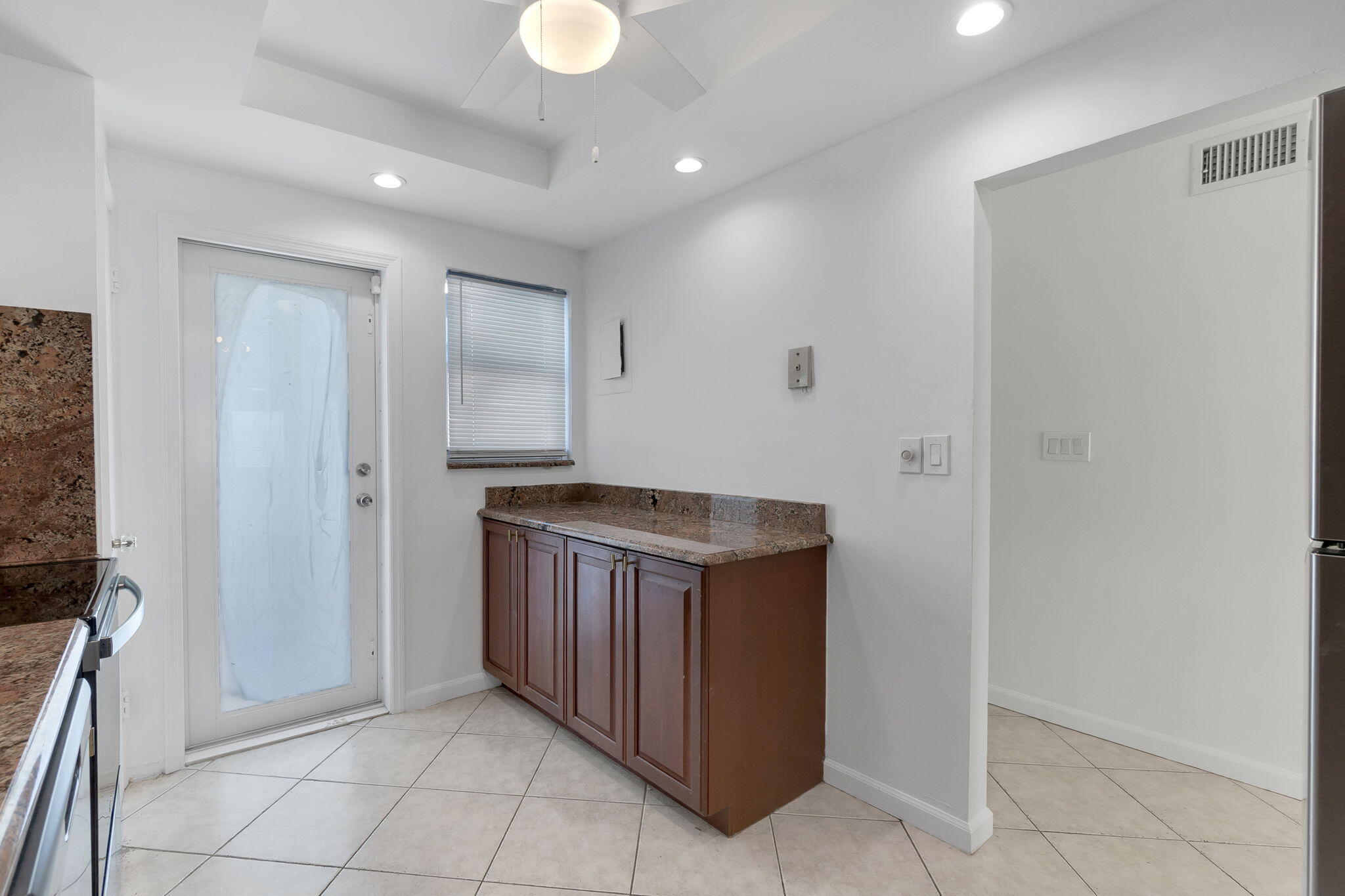 ADMIRALTY TOWERS CONDOMINIUM - Residential Lease