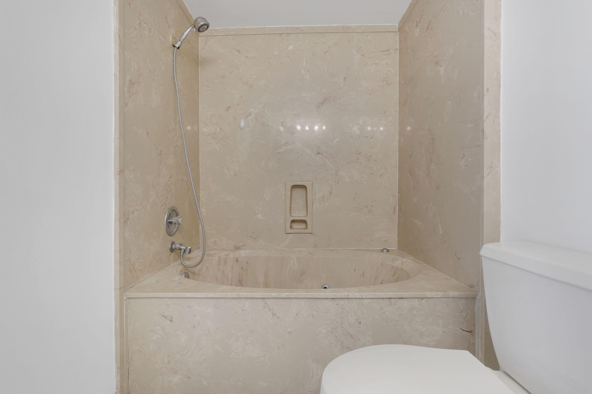 ADMIRALTY TOWERS CONDOMINIUM - Residential Lease