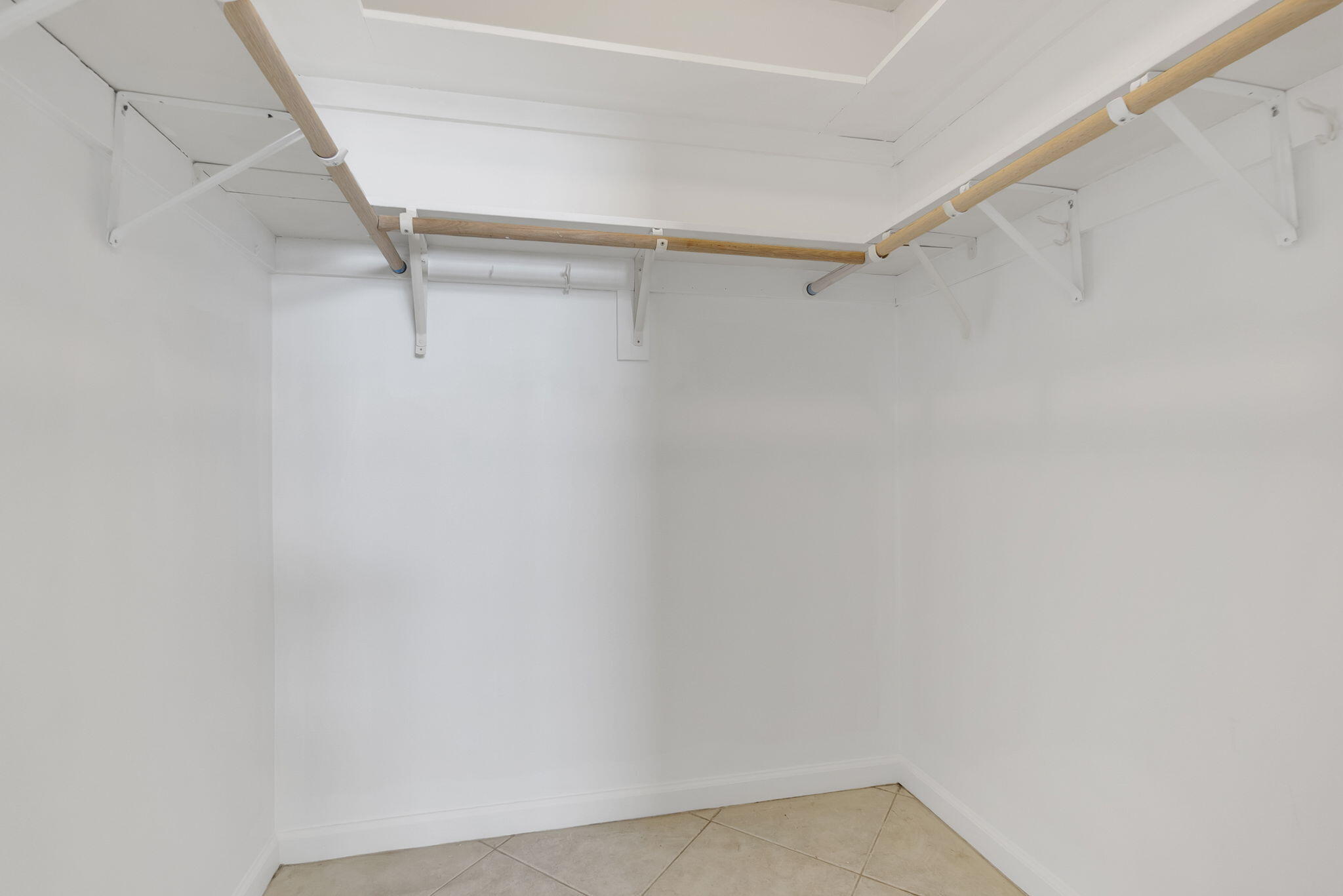 ADMIRALTY TOWERS CONDOMINIUM - Residential Lease