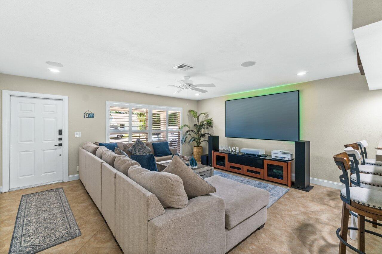 TROPIC PALMS 2 - Residential