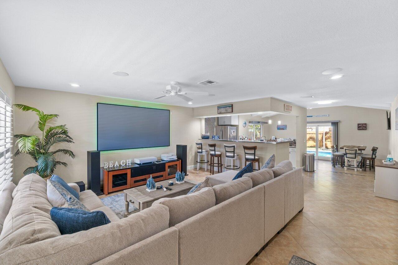 TROPIC PALMS 2 - Residential