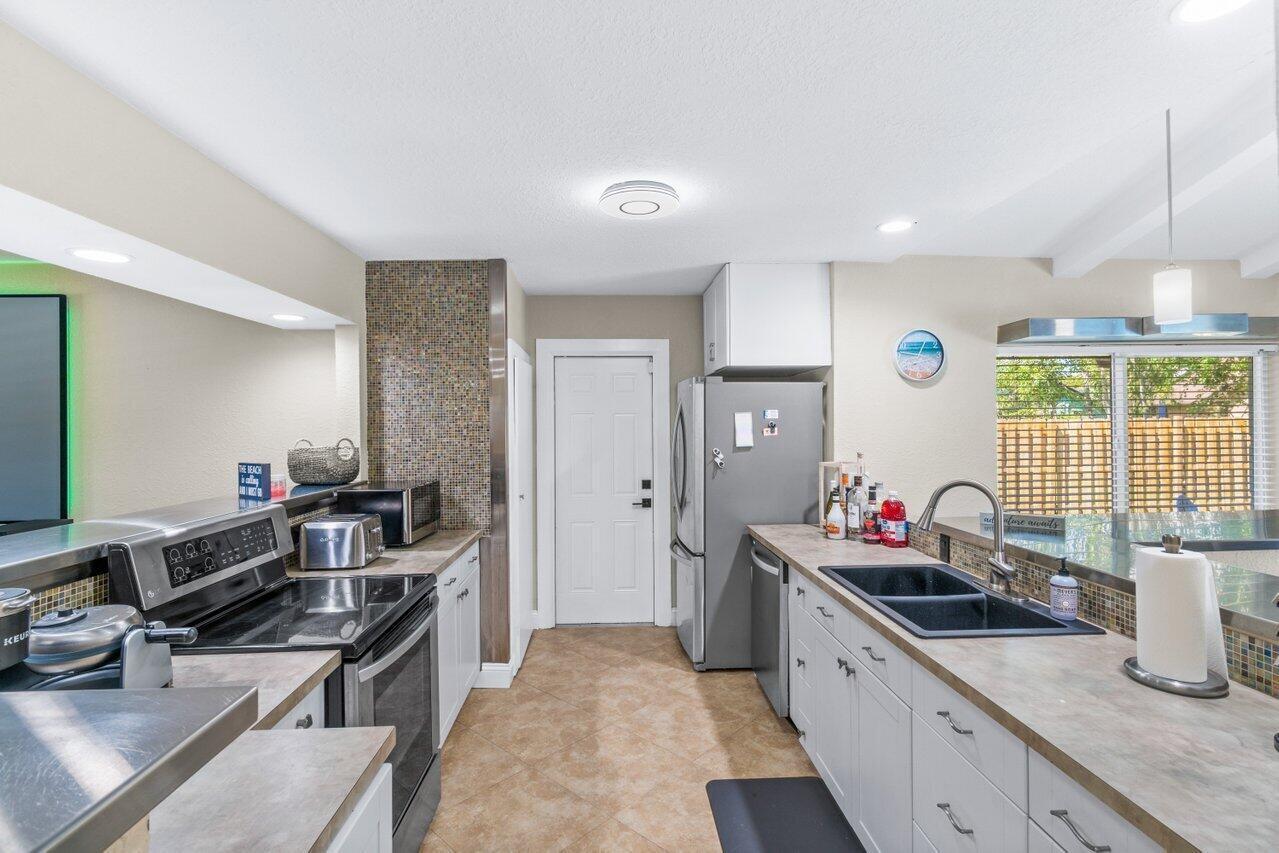 TROPIC PALMS 2 - Residential