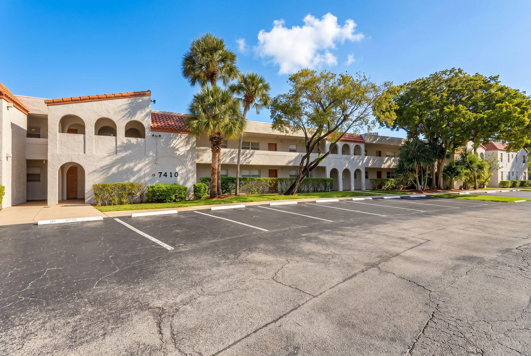 GORGEOUS CONDO. 2 Bedroom 2 Bath with Golf Course and Lake Views ready to simply move-in.  Located in Woodmont Country Club (No Membership Fee) Open to the Public with Optional Social Memberships available.  Tennis/Pool/Gym or just Play Golf.  Great Clubhouse and Restaurant/Bar. Brand New Laminate and tile Flooring. Brand New Fans. Newly painted. NO POPCORN CEILINGS.  WASHER AND DRYER located INSIDE your CONDO. 2 PRIMARY SUITES. Sit on your Screened Balcony or stand in your kitchen and enjoy Views of the Sunsets and Sunrises overlooking the Lake and Golf Course. Photos speak for themselves.  This Condo is ready to move right in and CALL YOUR HOME....