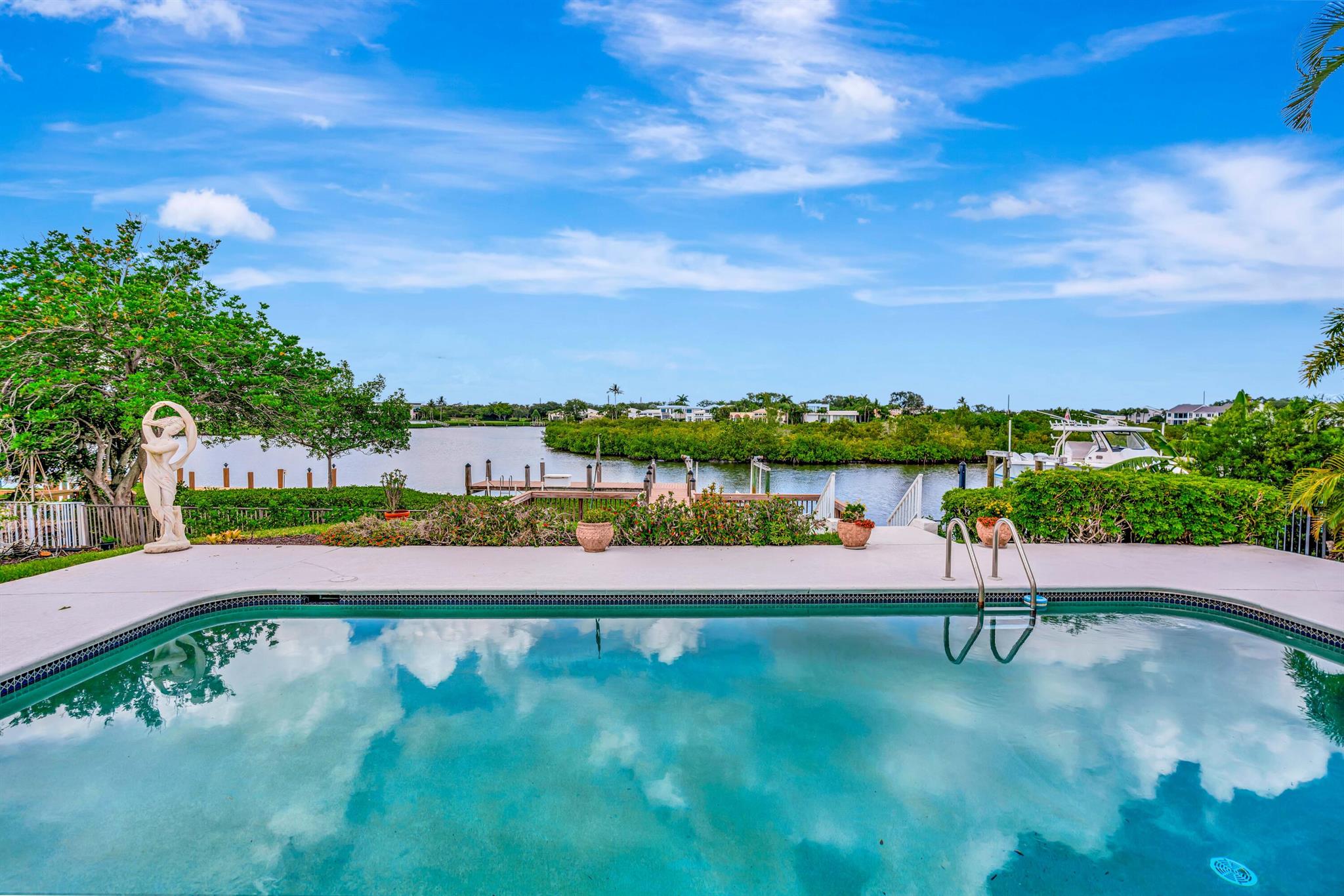 ADMIRALS COVE - Residential