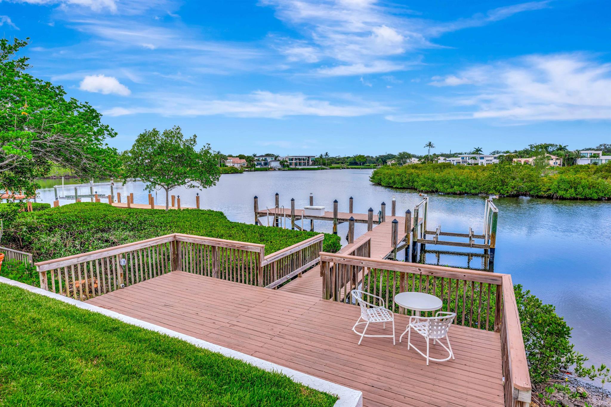 ADMIRALS COVE - Residential
