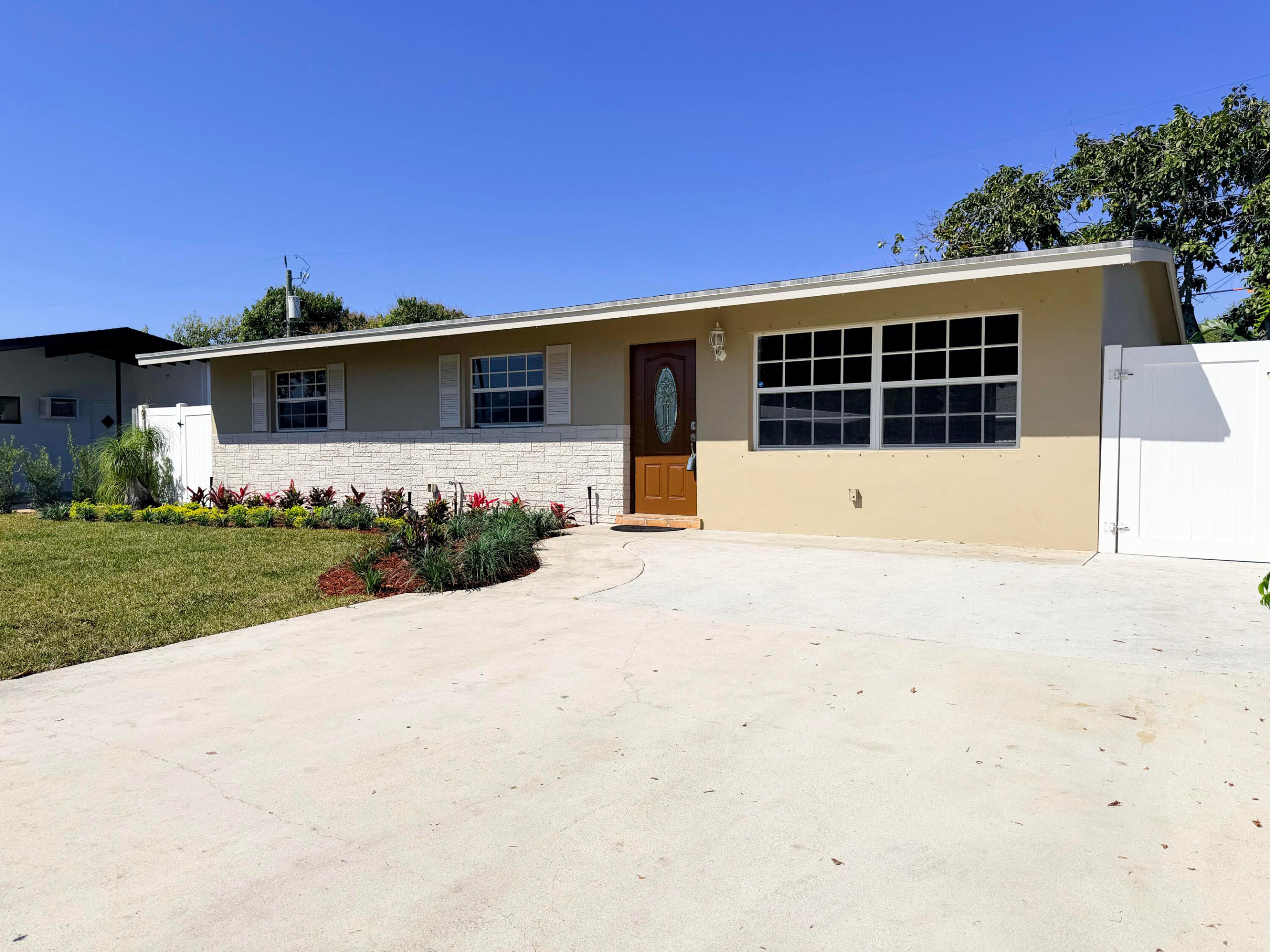 PALM SPRINGS VILLAGE 8 - Residential