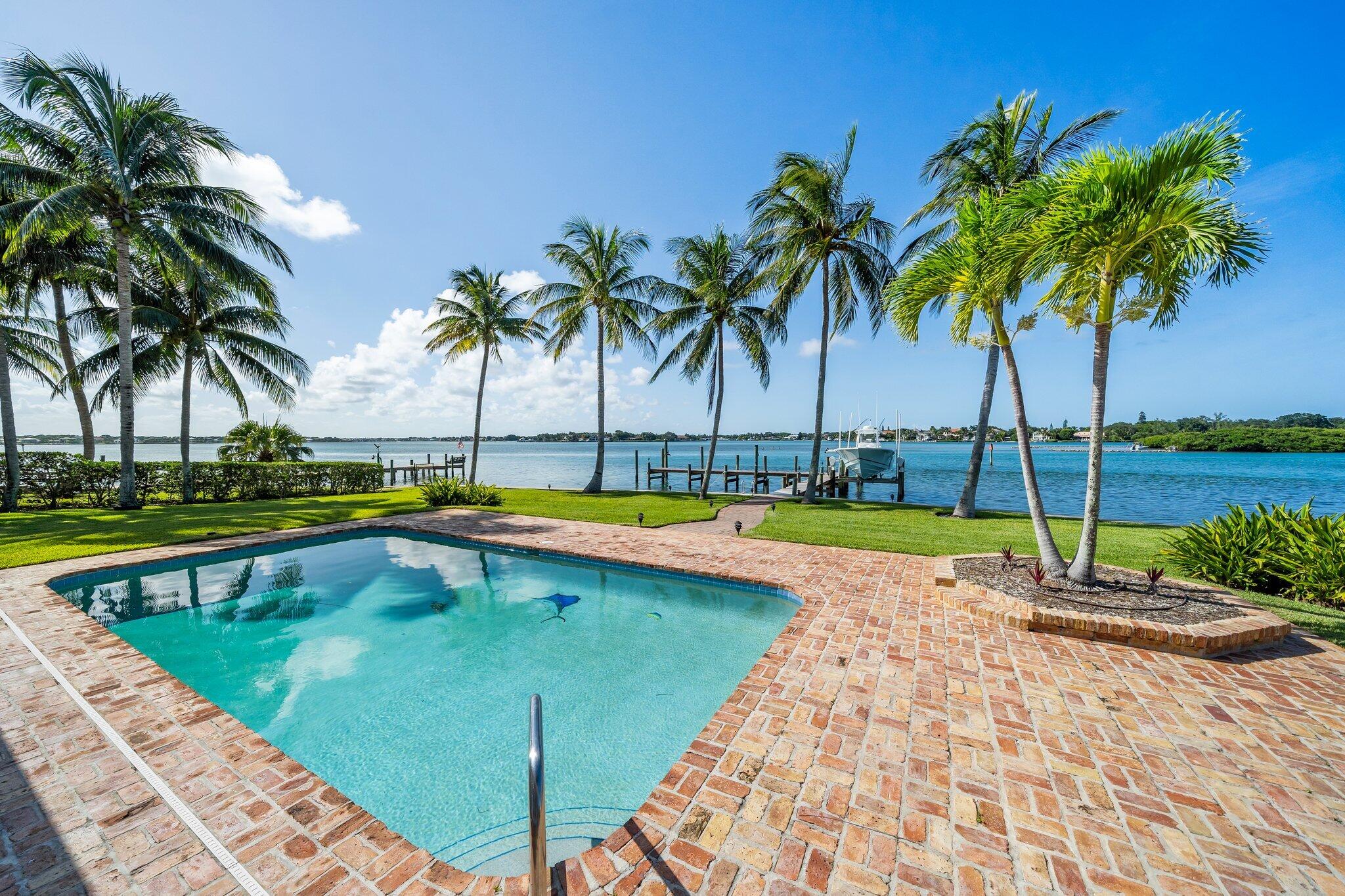 RIO VISTA OF ISLAND SHORES - Residential