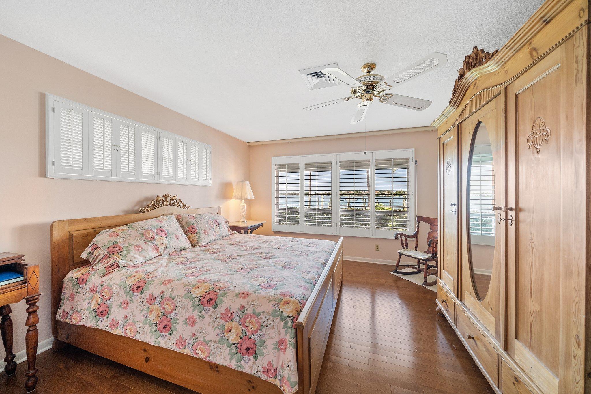 RIO VISTA OF ISLAND SHORES - Residential