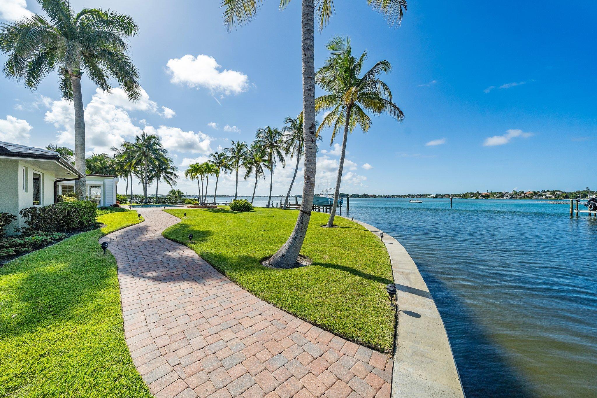RIO VISTA OF ISLAND SHORES - Residential