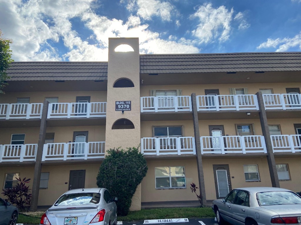 SUNRISE LAKES 3 - Residential