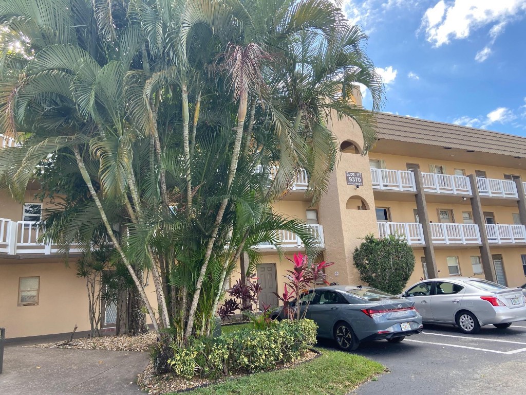 SUNRISE LAKES 3 - Residential