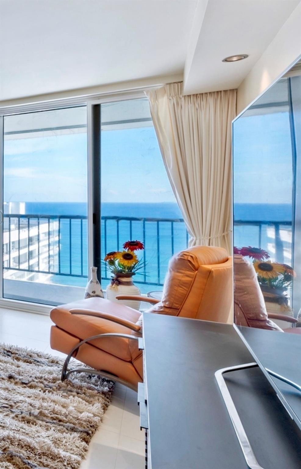 PLAZA SOUTH CONDO - Residential Lease