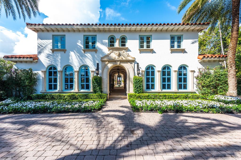 A wonderful Mediterranean Villa with substantial renovations now reaching completion. Sensible layout with exquisite finishes in the main house, guest house and pool house. More than 100 feet of lakeside land with nicely appointed deep water dock.