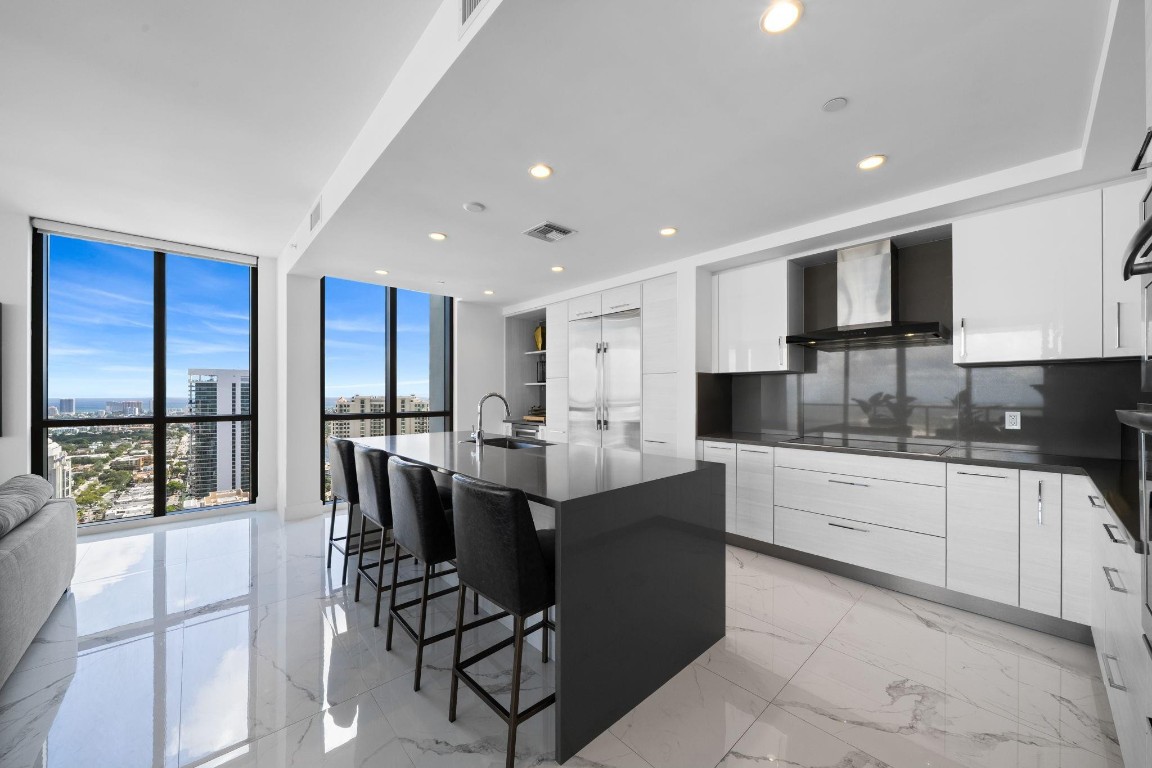 100 Las Olas - Residential