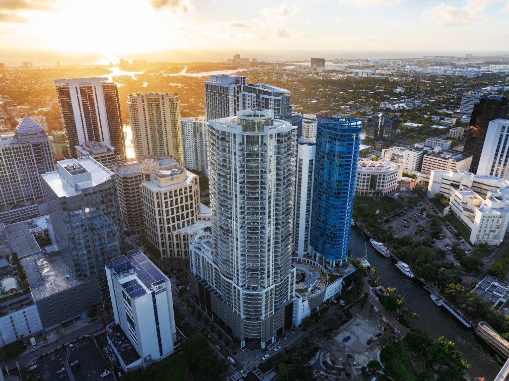100 Las Olas - Residential