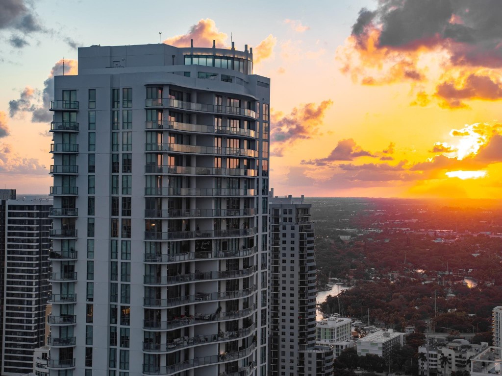 100 Las Olas - Residential