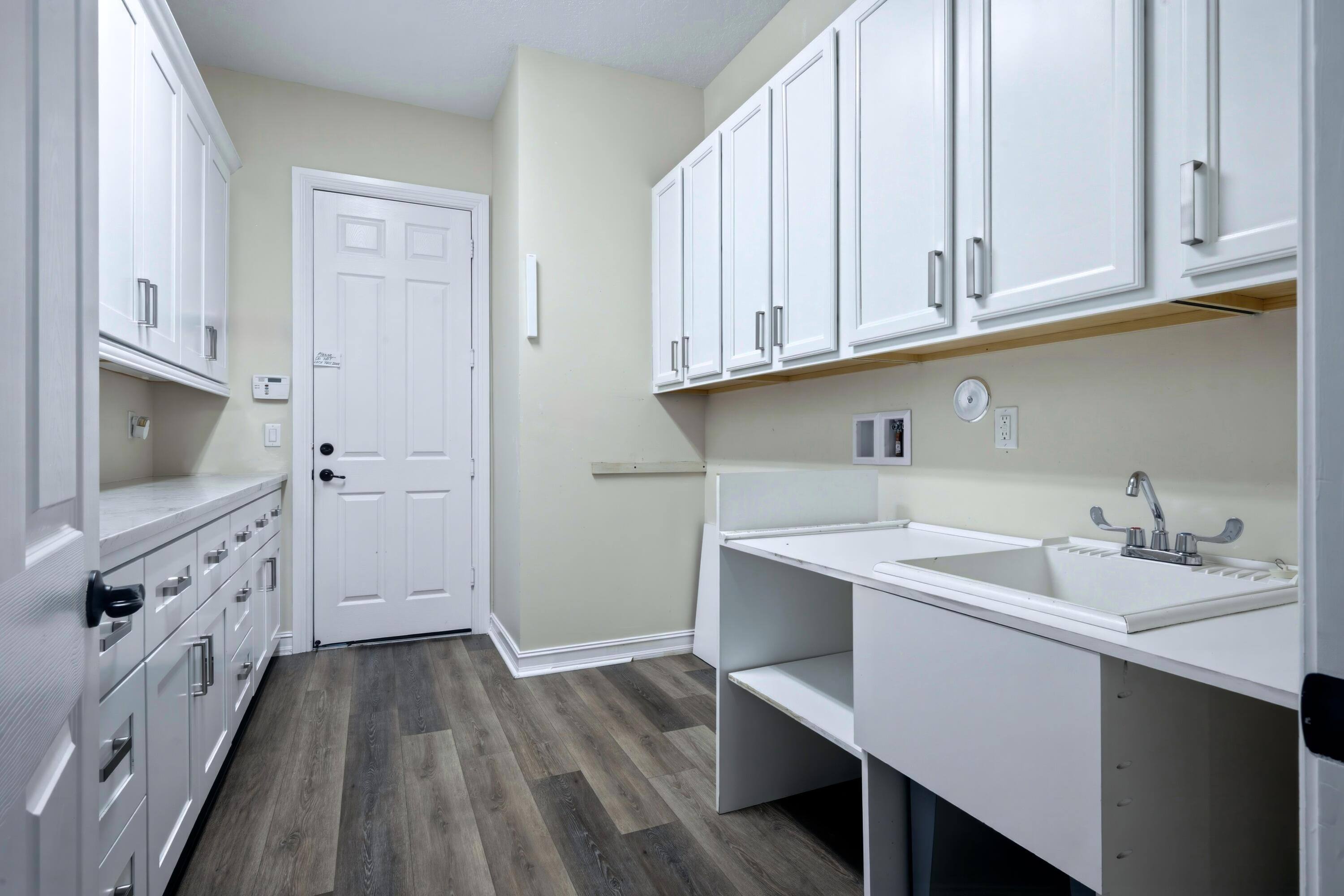 BAYHILL ESTATES - Residential