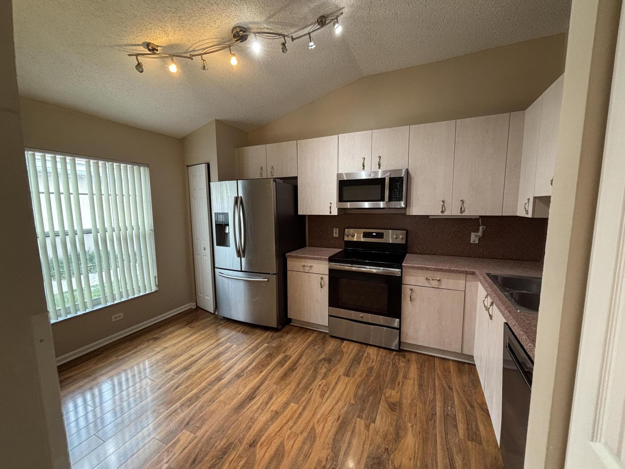 ANDROS ISLE PAR A - Residential Lease