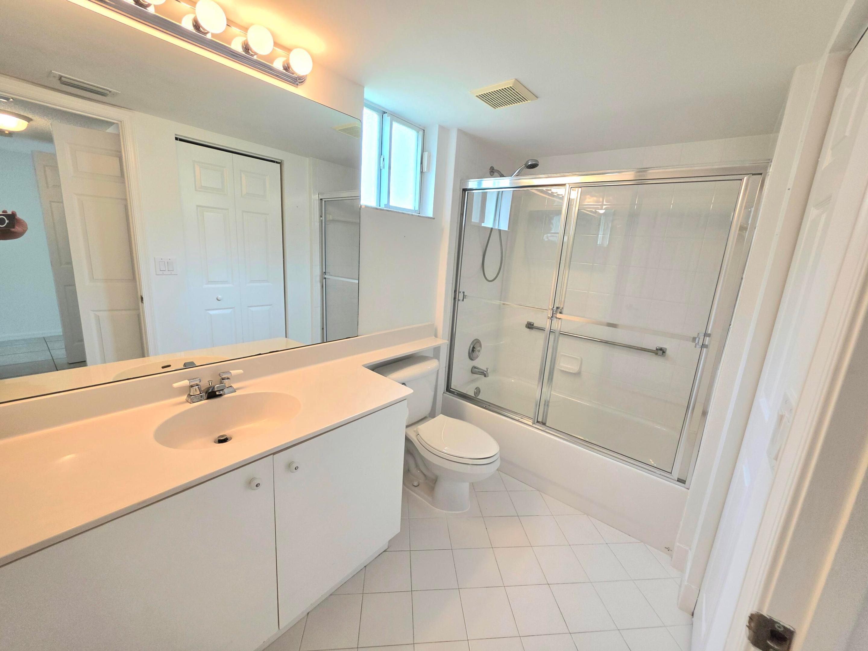 SOUTHAMPTON CONDOMINIUM H - Residential