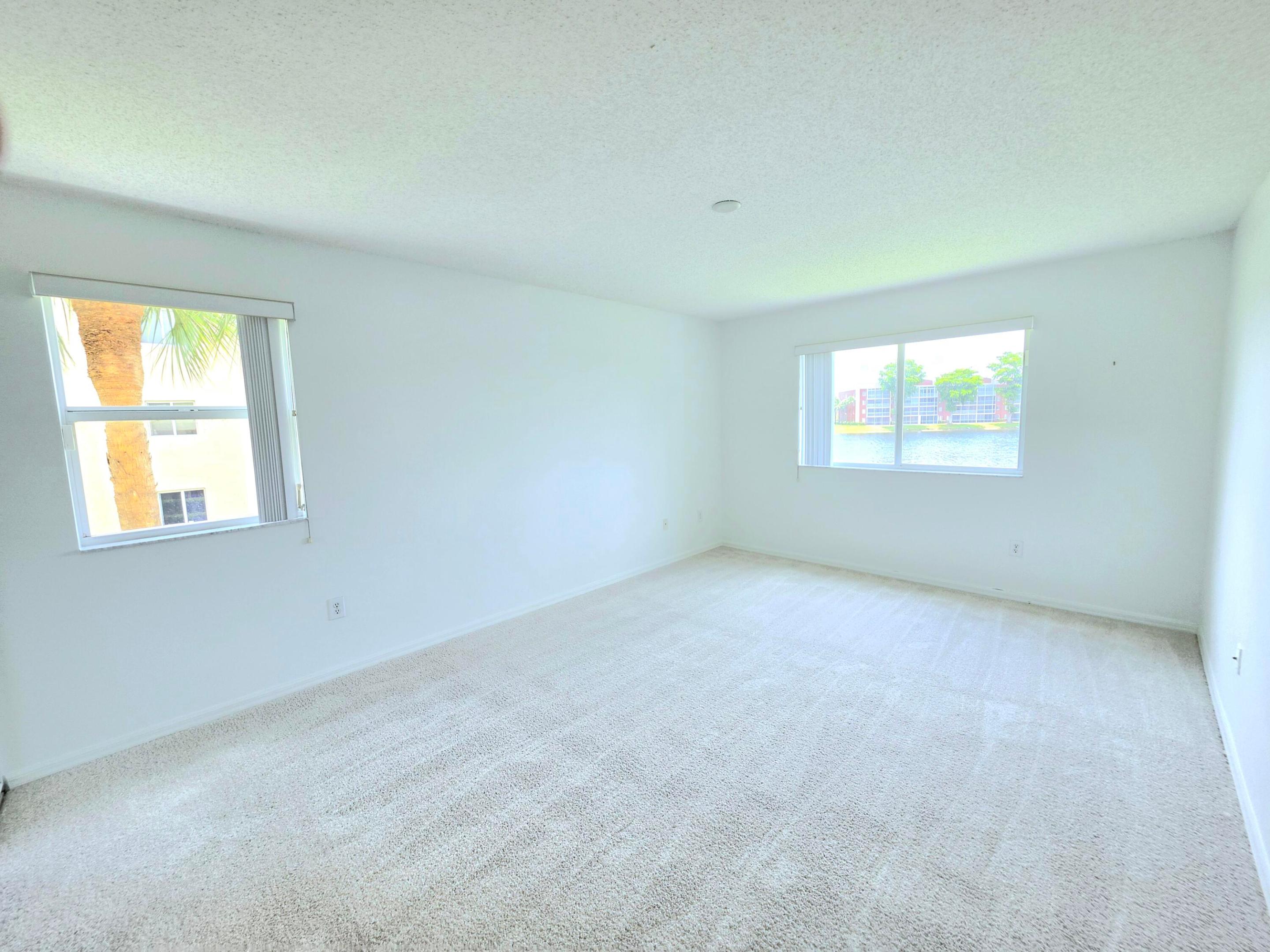 SOUTHAMPTON CONDOMINIUM H - Residential