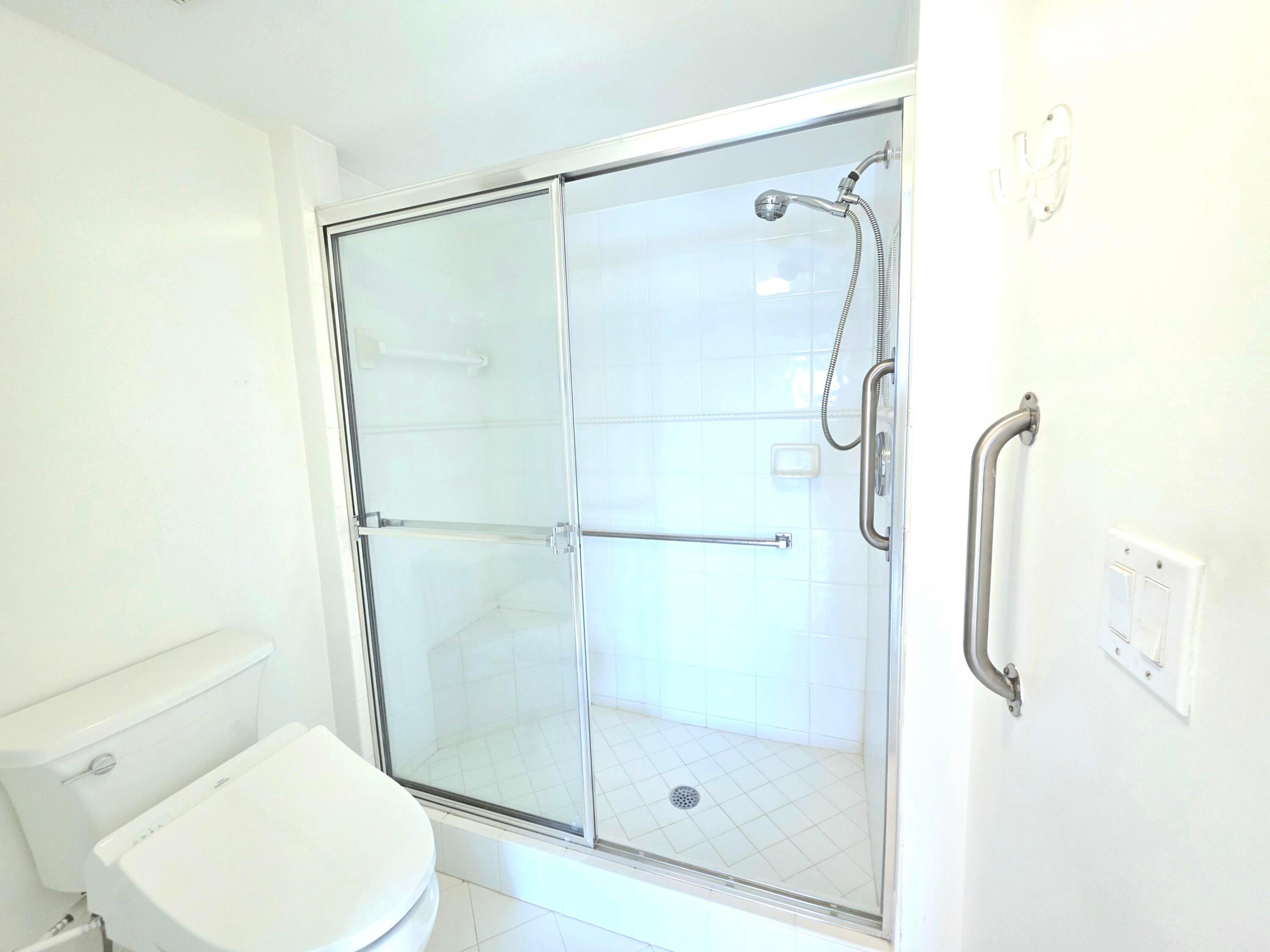 SOUTHAMPTON CONDOMINIUM H - Residential