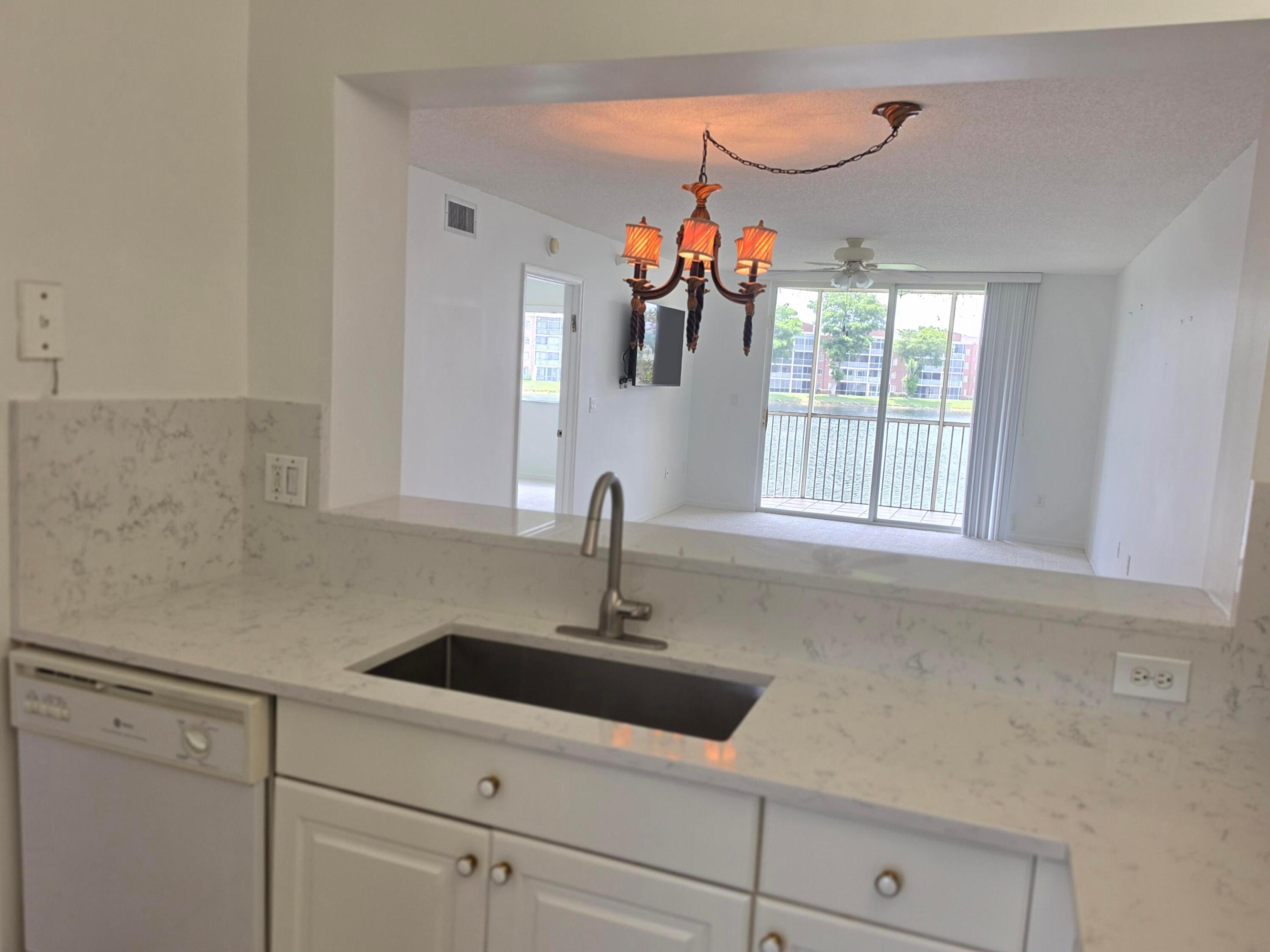 SOUTHAMPTON CONDOMINIUM H - Residential