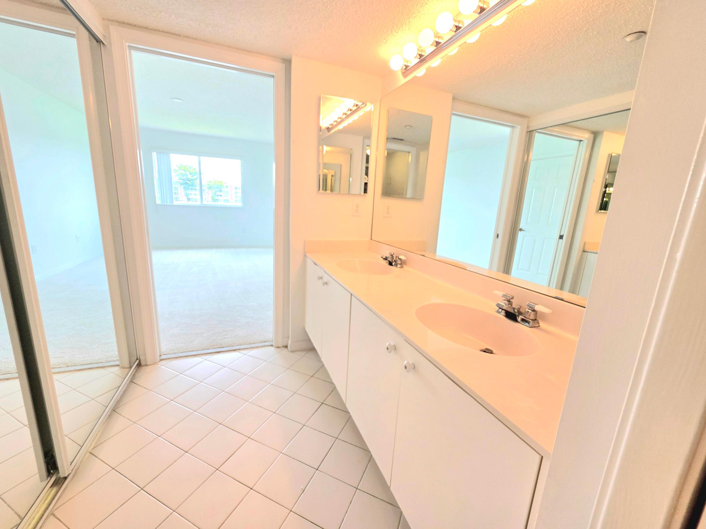SOUTHAMPTON CONDOMINIUM H - Residential
