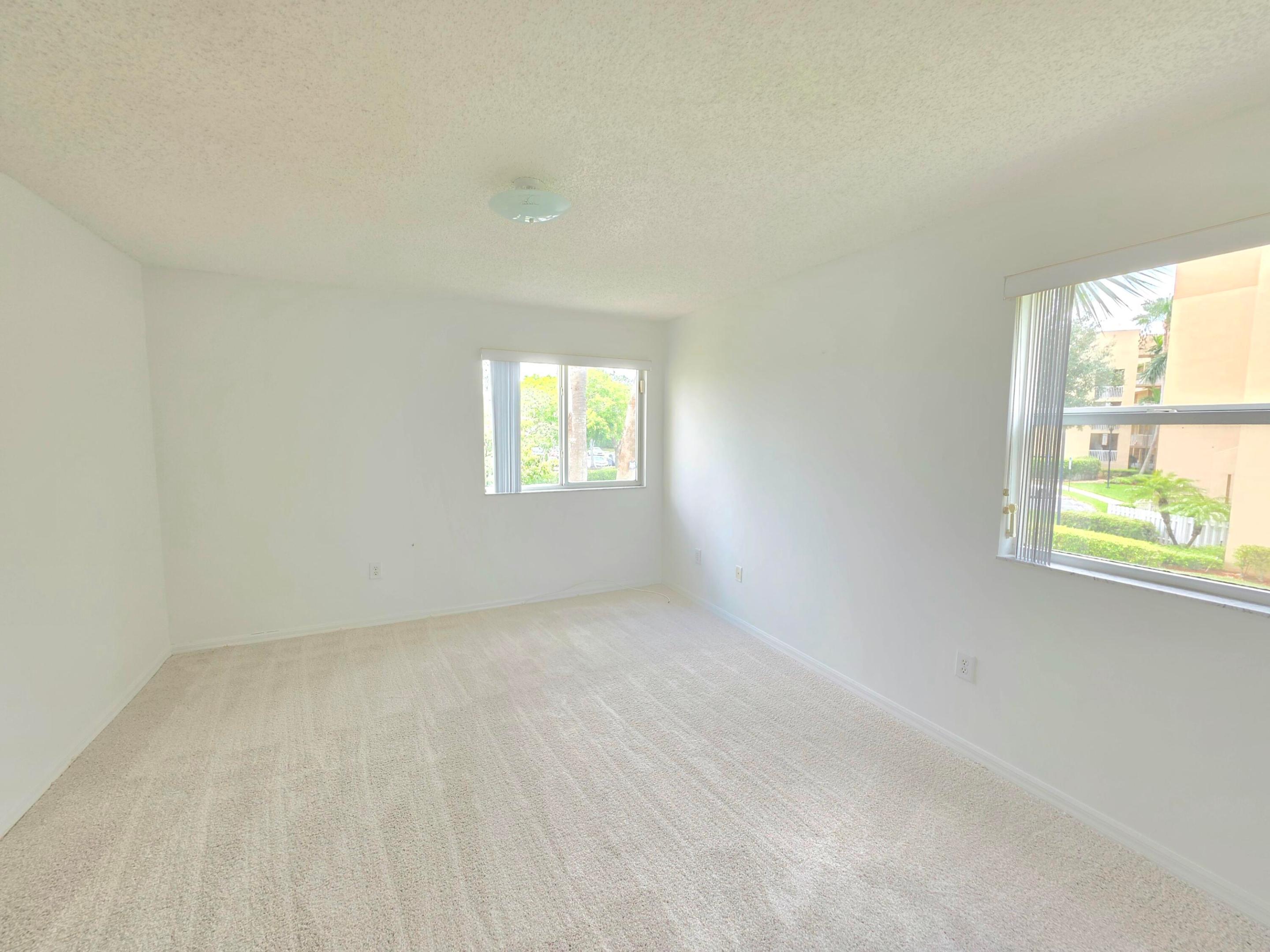SOUTHAMPTON CONDOMINIUM H - Residential