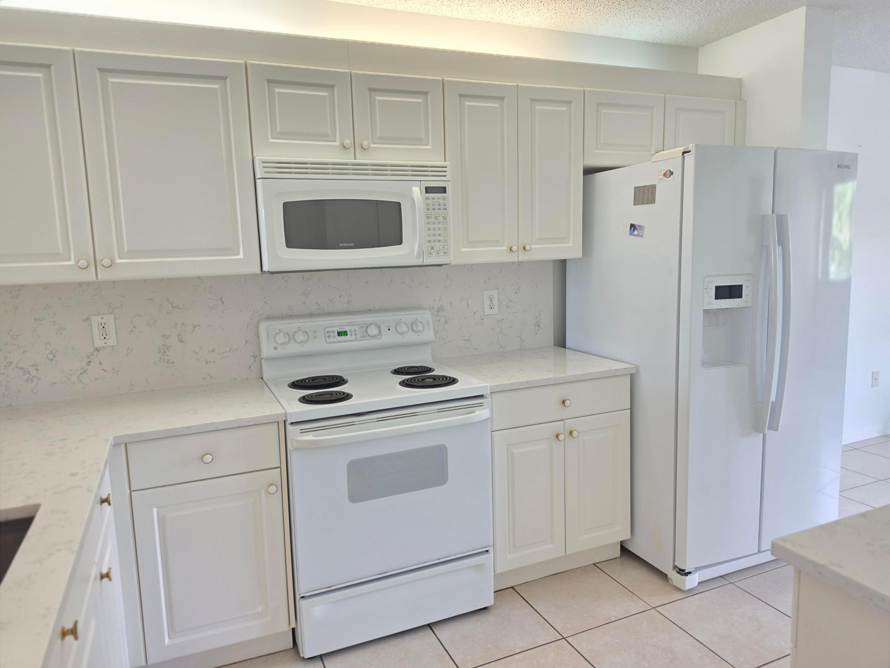 SOUTHAMPTON CONDOMINIUM H - Residential