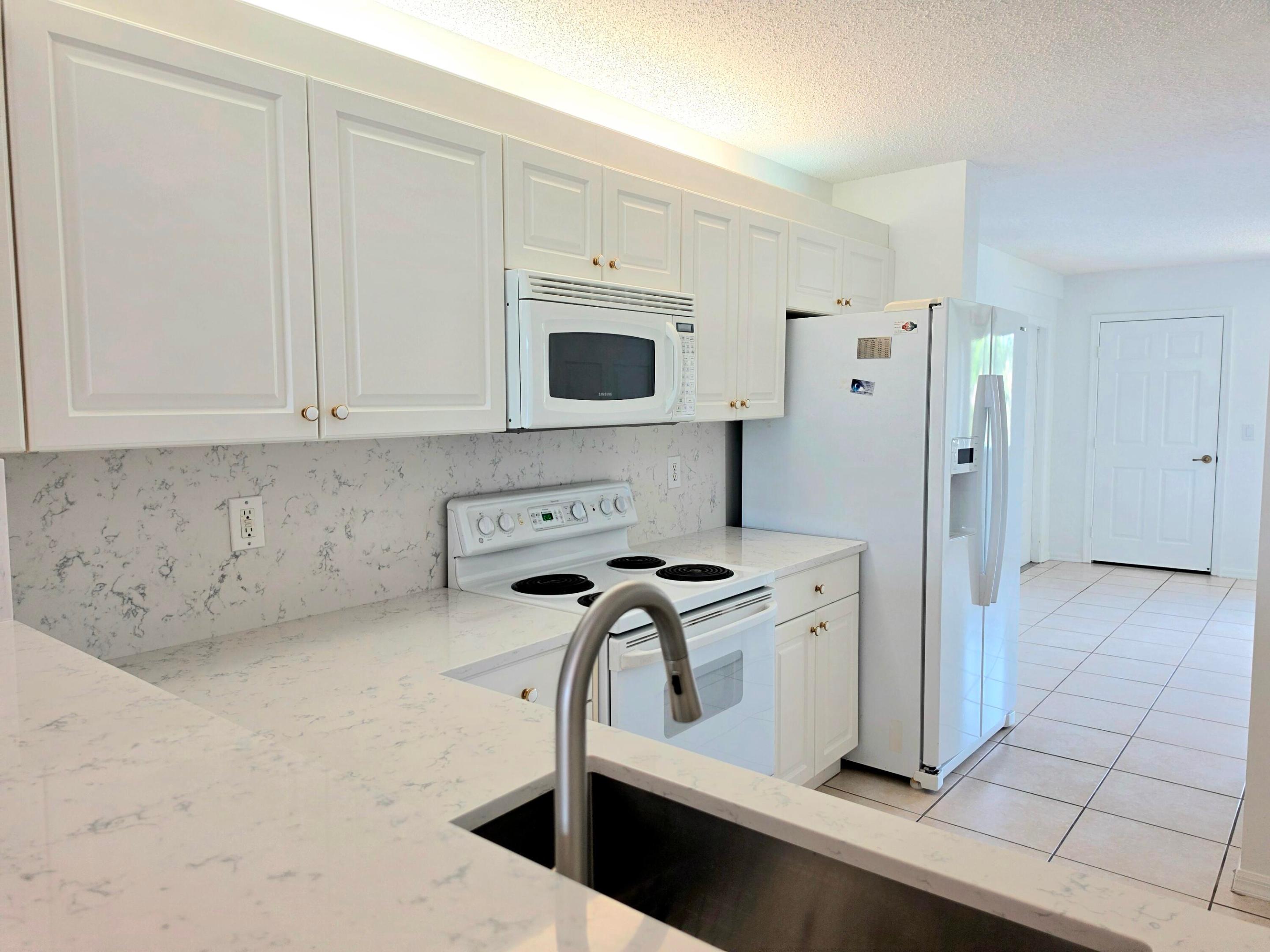 SOUTHAMPTON CONDOMINIUM H - Residential
