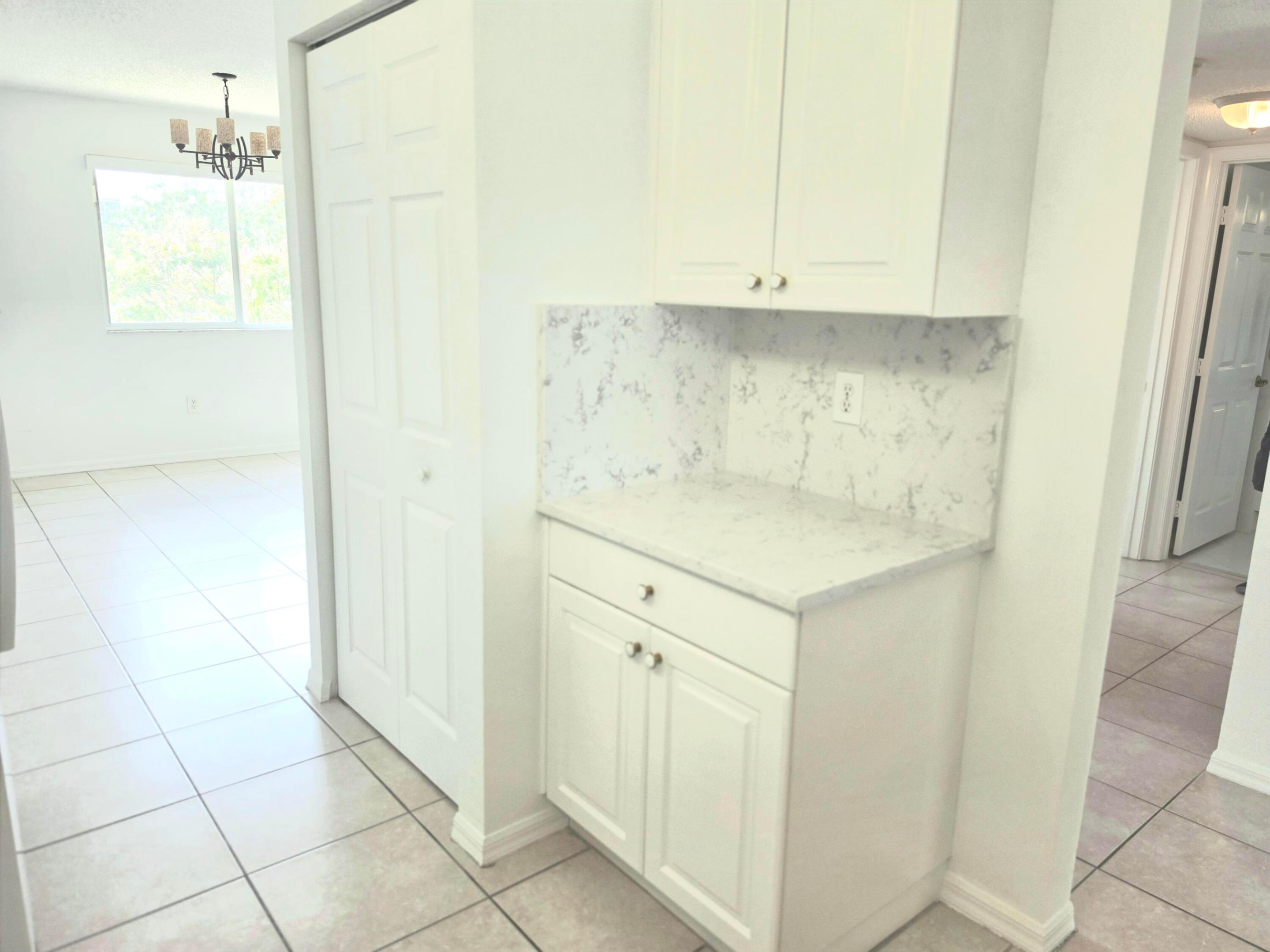 SOUTHAMPTON CONDOMINIUM H - Residential