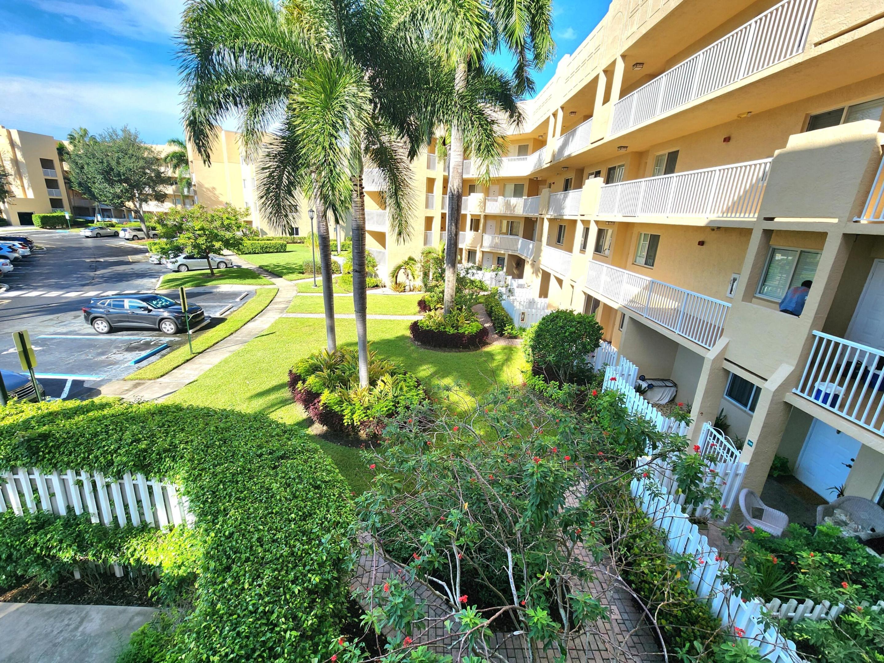 SOUTHAMPTON CONDOMINIUM H - Residential