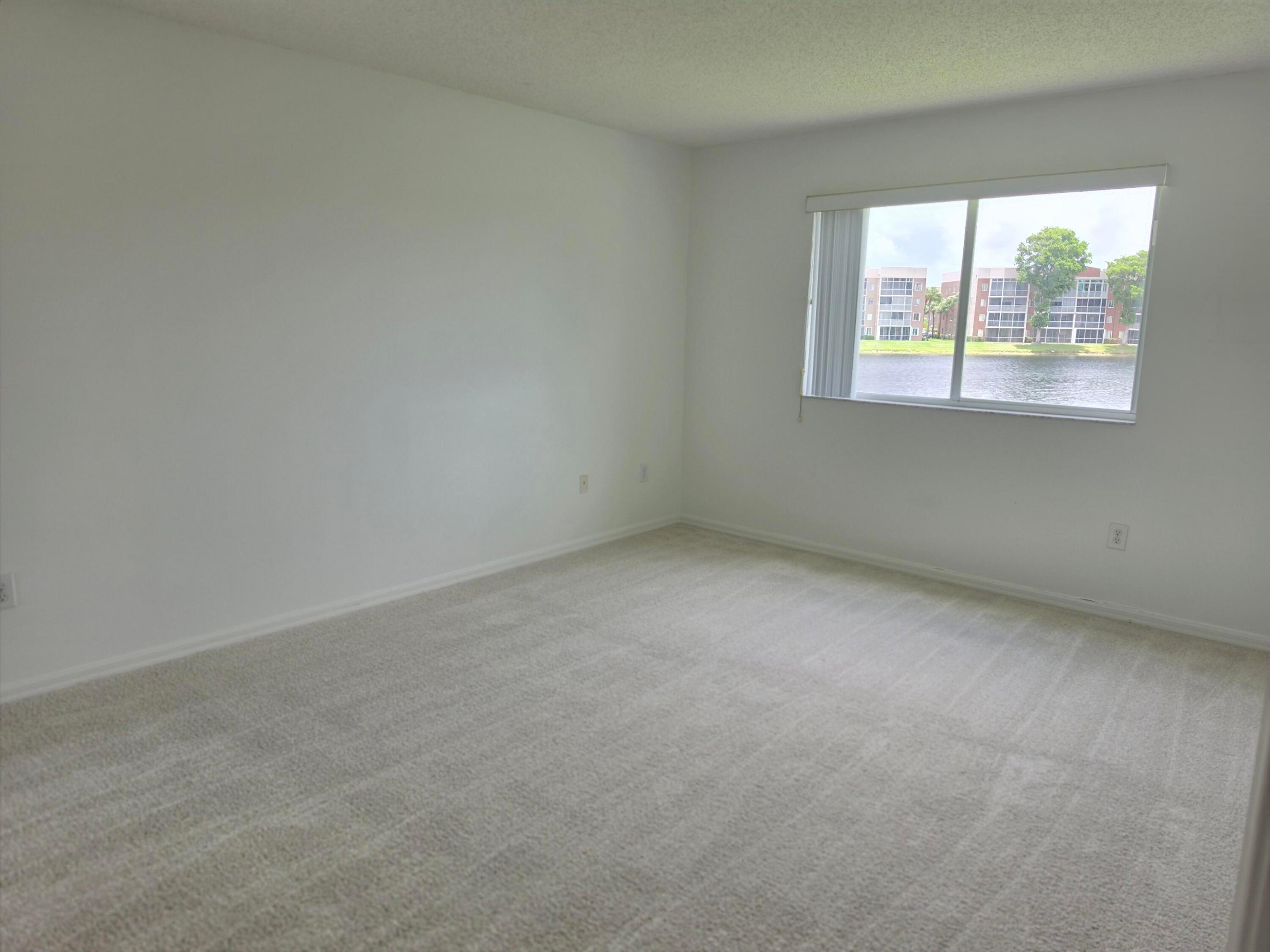 SOUTHAMPTON CONDOMINIUM H - Residential