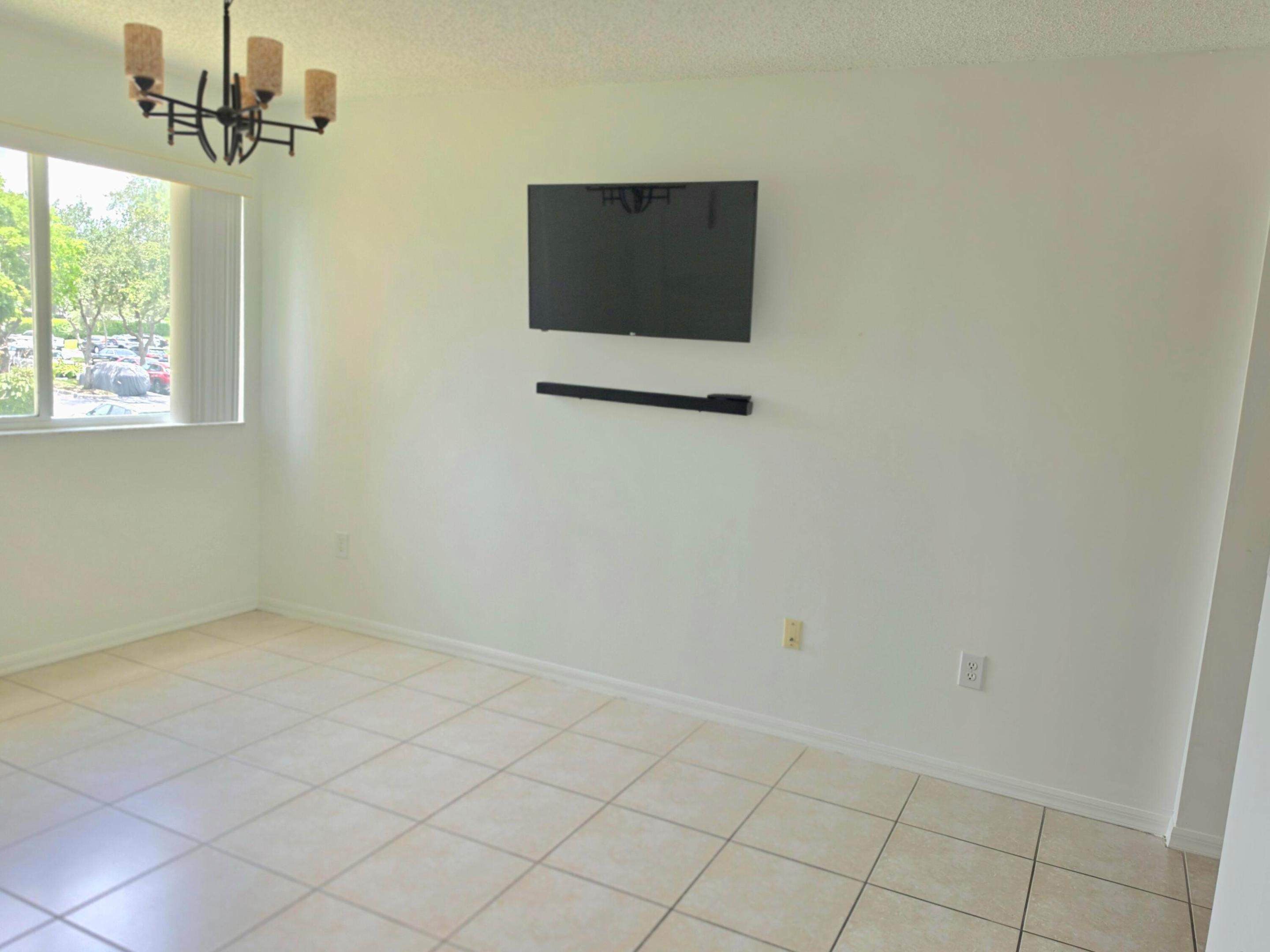 SOUTHAMPTON CONDOMINIUM H - Residential