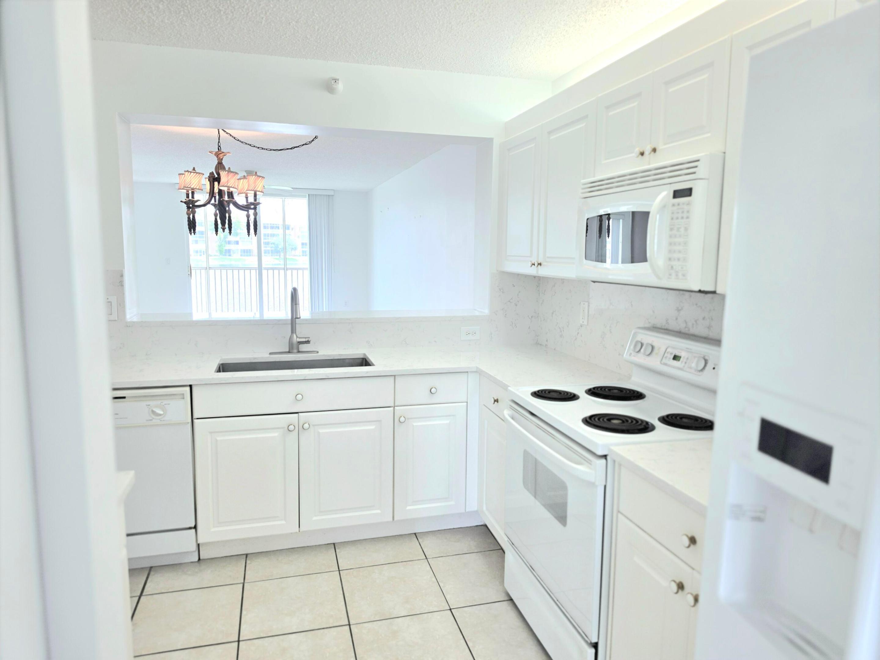 SOUTHAMPTON CONDOMINIUM H - Residential