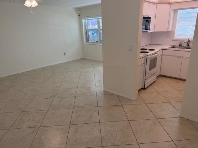 VENETIAN ISLES CO-OP - Residential Lease
