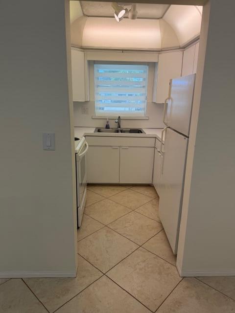 VENETIAN ISLES CO-OP - Residential Lease