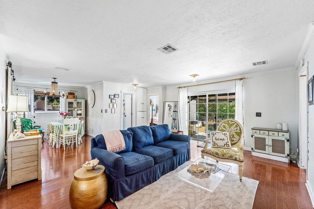 NORTHRIDGE - Residential