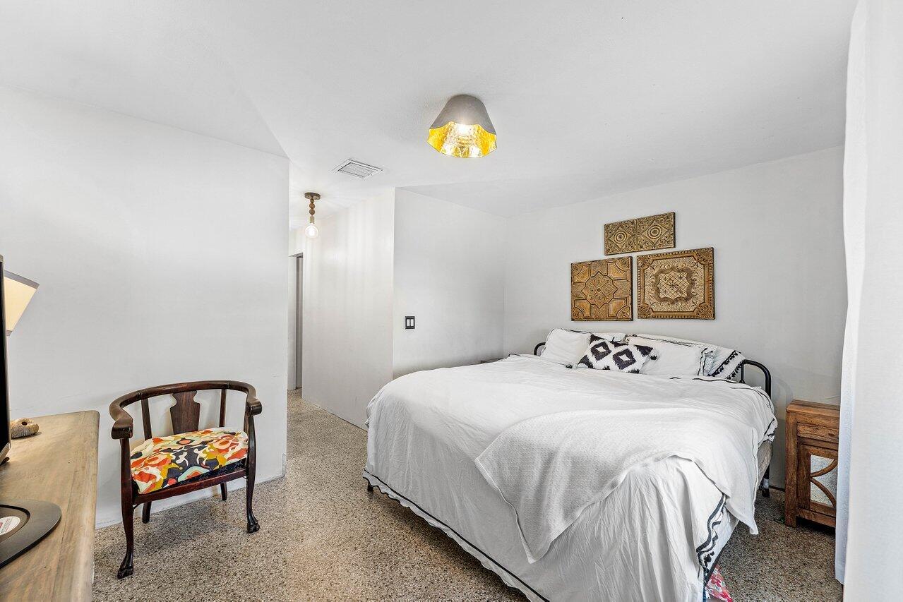 NORTHRIDGE - Residential