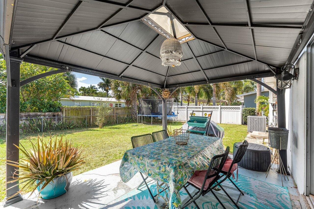 NORTHRIDGE - Residential