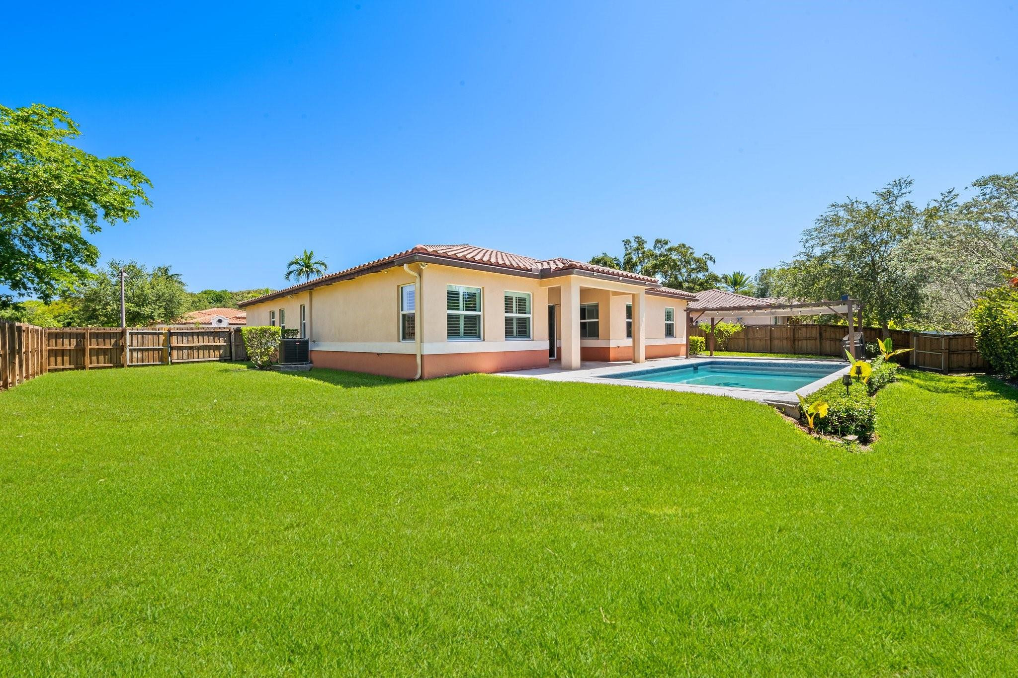 TARALYNE OAKS - Residential