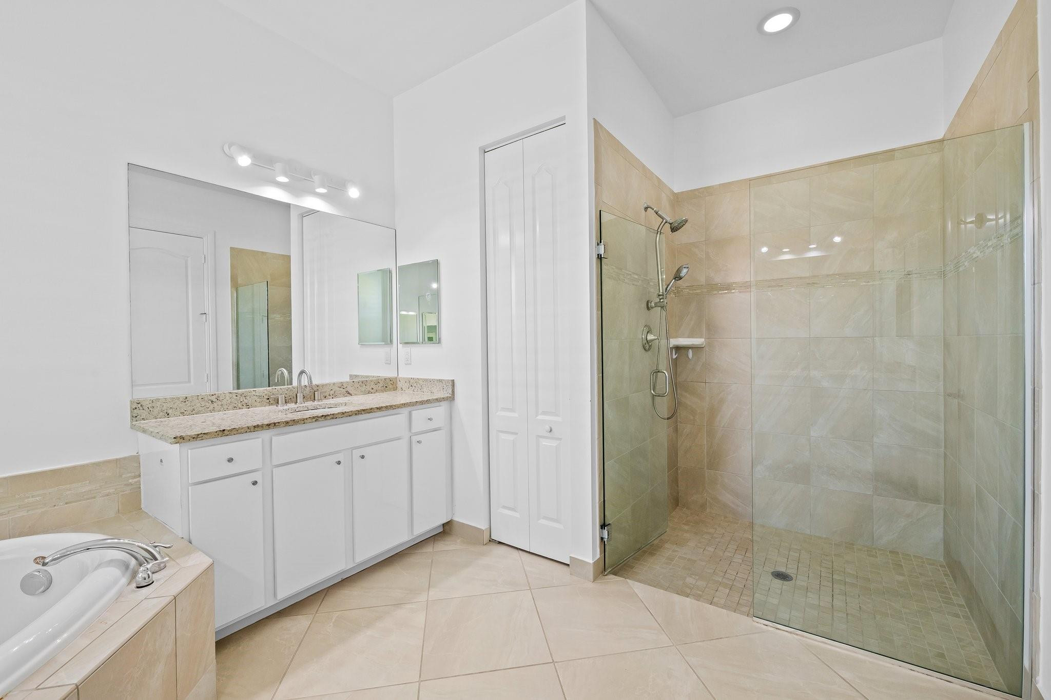 TARALYNE OAKS - Residential