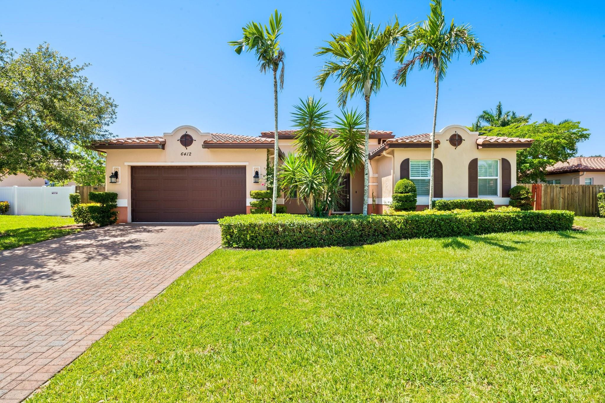 TARALYNE OAKS - Residential
