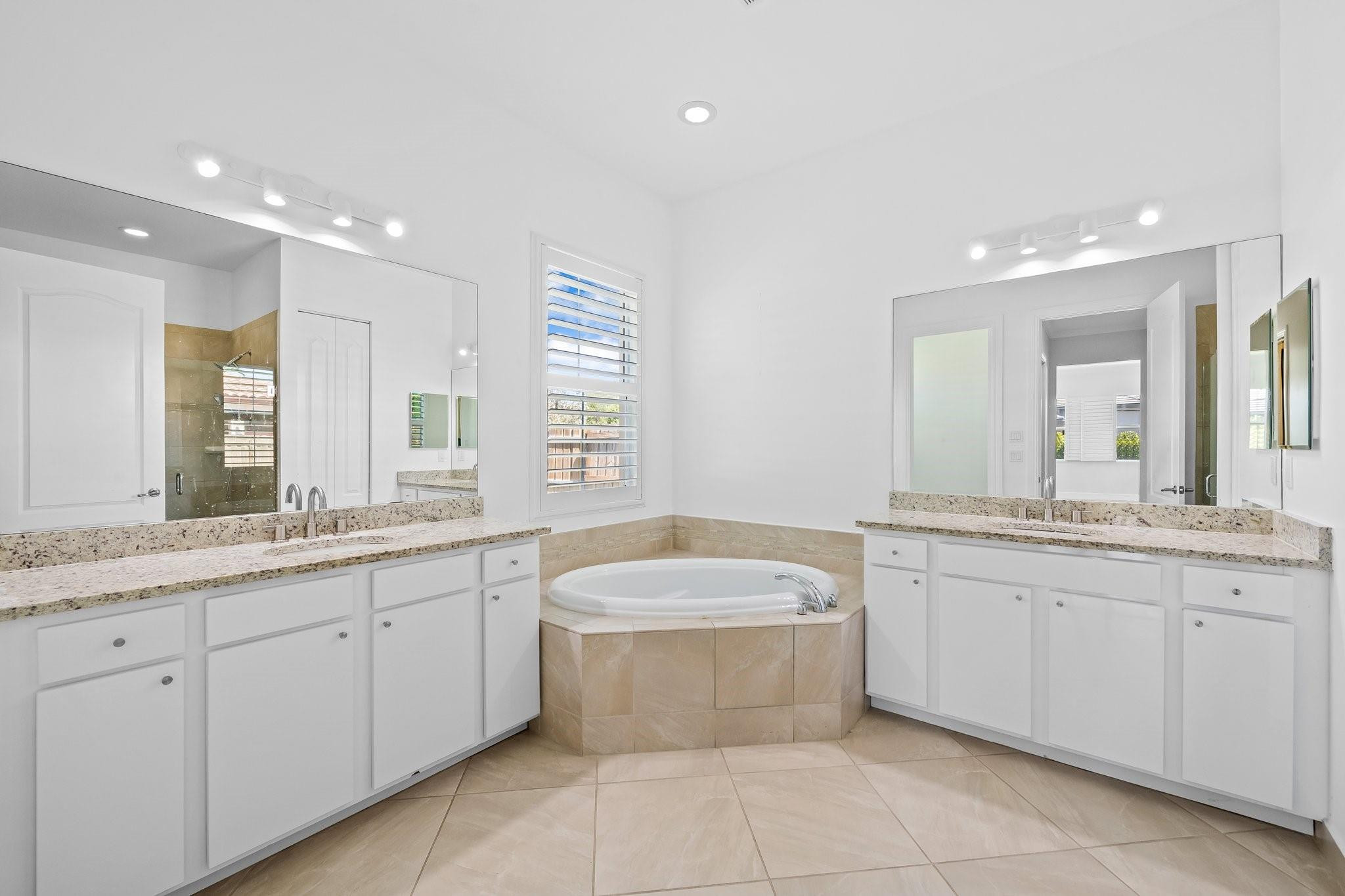 TARALYNE OAKS - Residential
