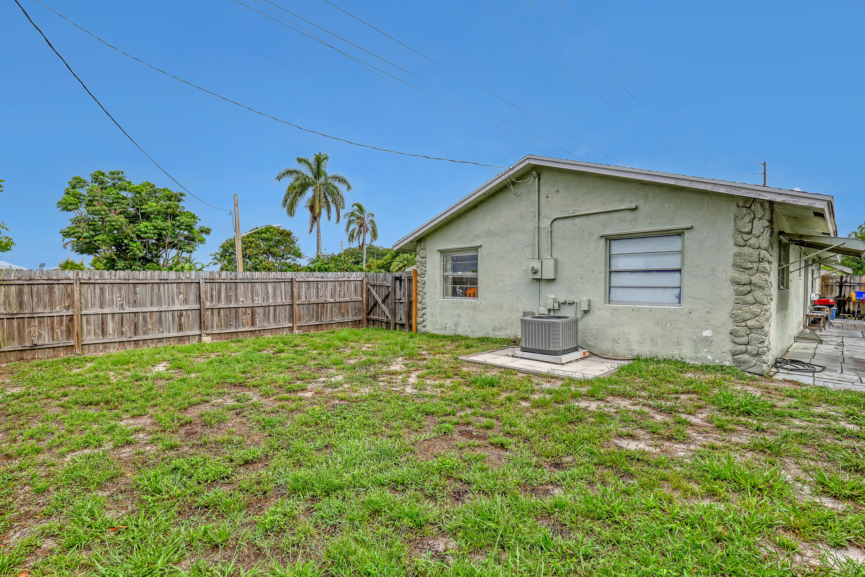 LAKE BOYNTON ESTATES 1 - Residential